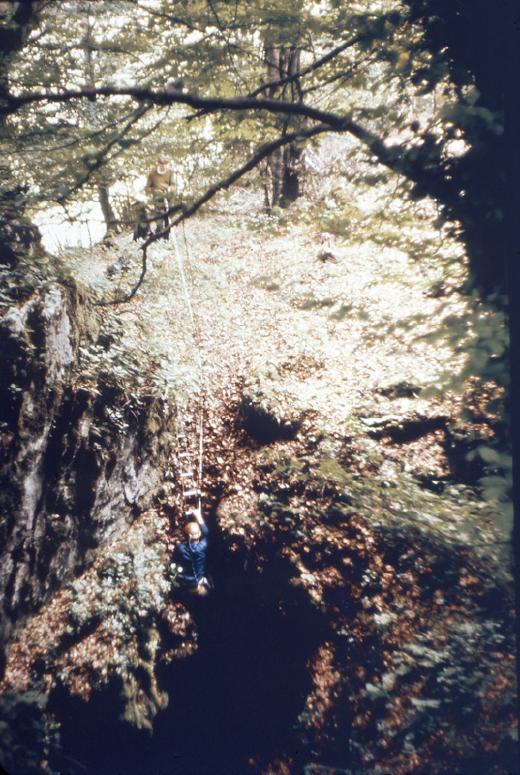 Descending Fundatura pothole. © R.A. Philpott