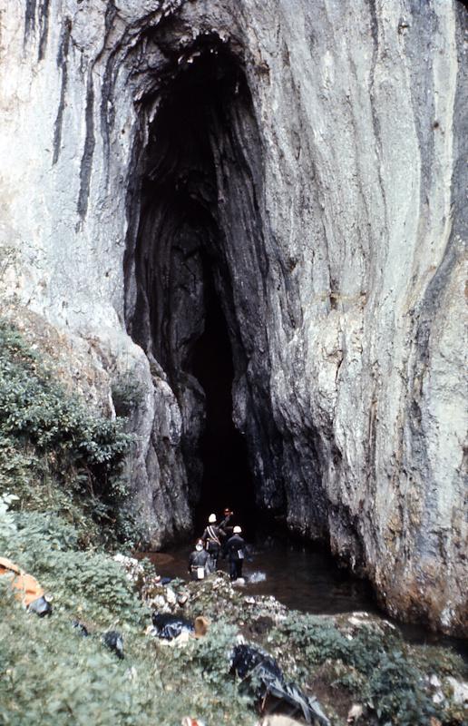 The entrance to Pesta Sura Mare. © R.A. Philpott